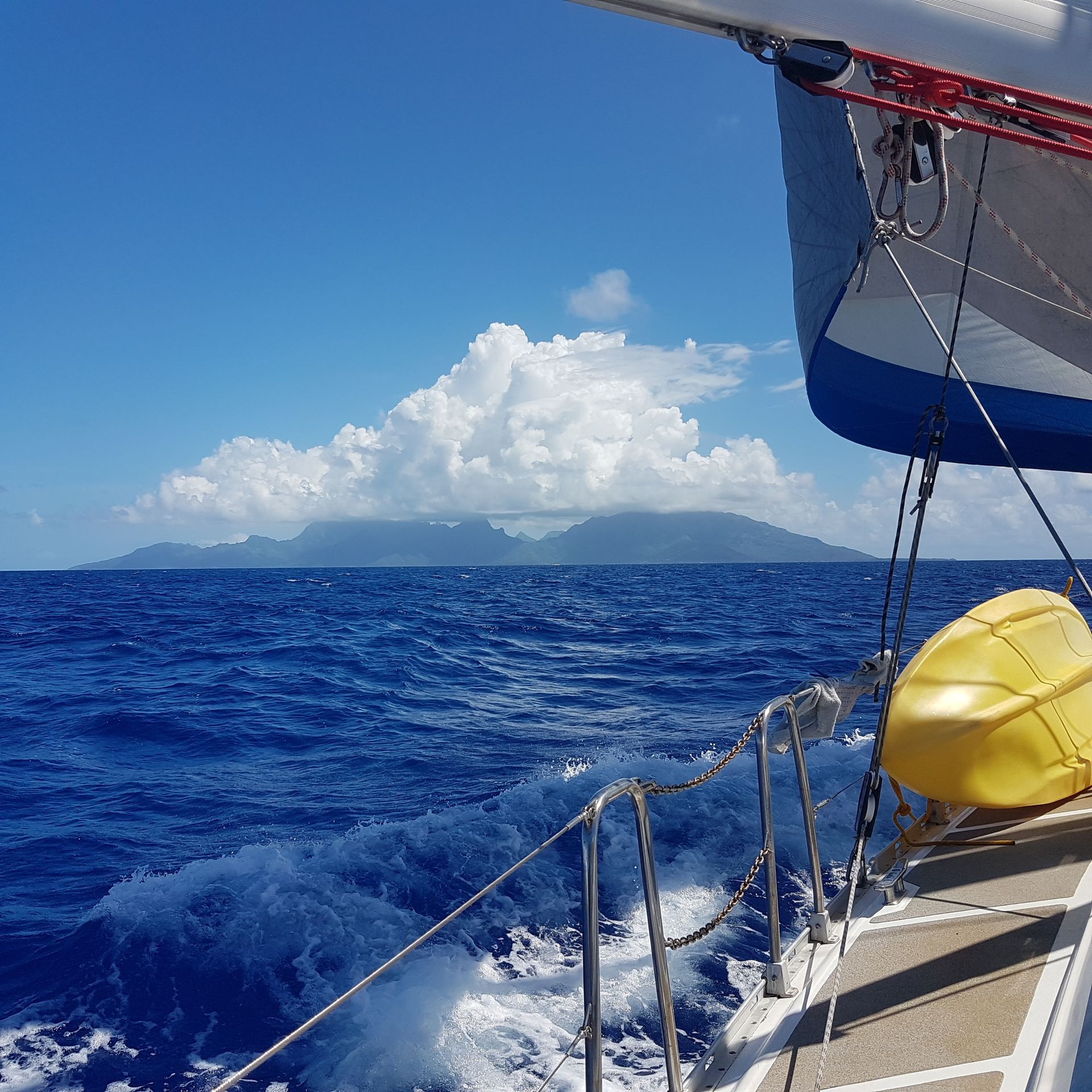 naviguer dans l'océan Pacifique avec le voilier Mori Ora - sailing the Pacifik ocean with Mori Ora sailboat